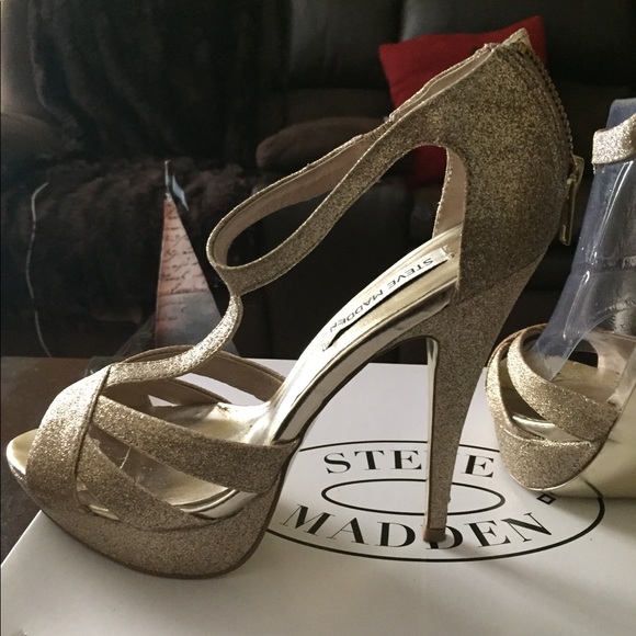 Steve Madden Gold glitter sandal - Picture 7 of 10